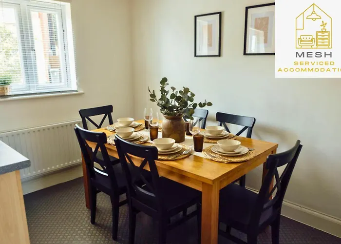 Great 3 Bedroom House In Ashford - Perfect For Contractors And Business Travellers Off-Road Parking Secure Garage Fast Wifi Garden And Pets Allowed By Mesh Accommodation