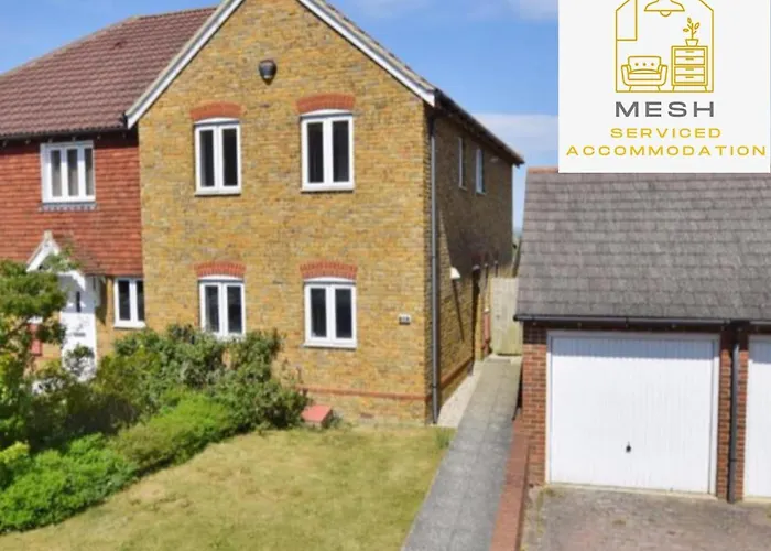 Great 3 Bedroom House In Ashford - Perfect For Contractors And Business Travellers Off-Road Parking Secure Garage Fast Wifi Garden And Pets Allowed By Mesh Accommodation