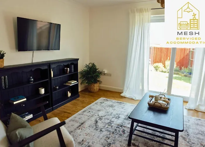 Great 3 Bedroom House In Ashford - Perfect For Contractors And Business Travellers Off-Road Parking Secure Garage Fast Wifi Garden And Pets Allowed By Mesh Accommodation