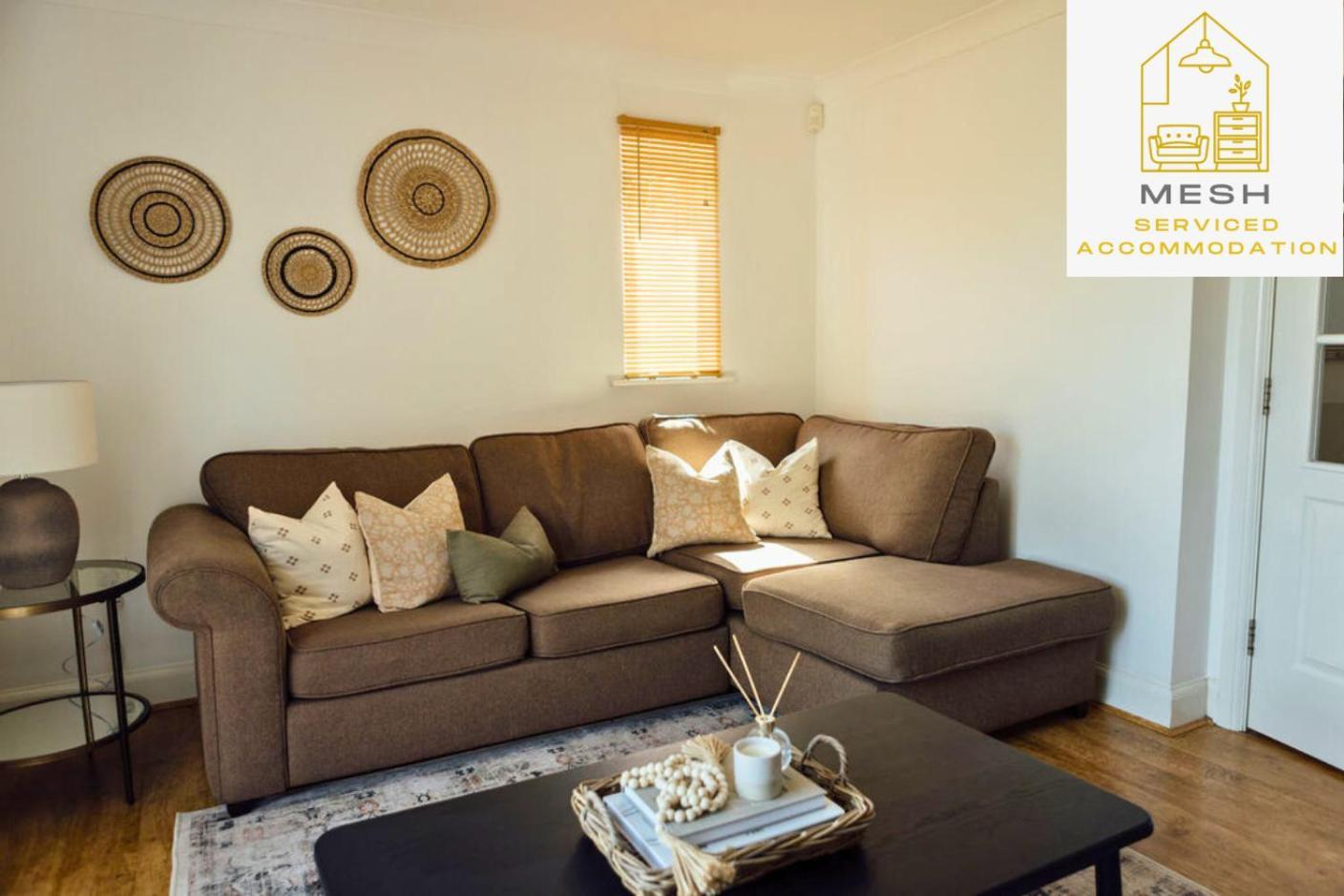 Great 3 Bedroom House In Ashford - Perfect For Contractors And Business Travellers Off-road Parking Secure Garage Fast Wifi Garden And Pets Allowed By Mesh Ashford (Kent)