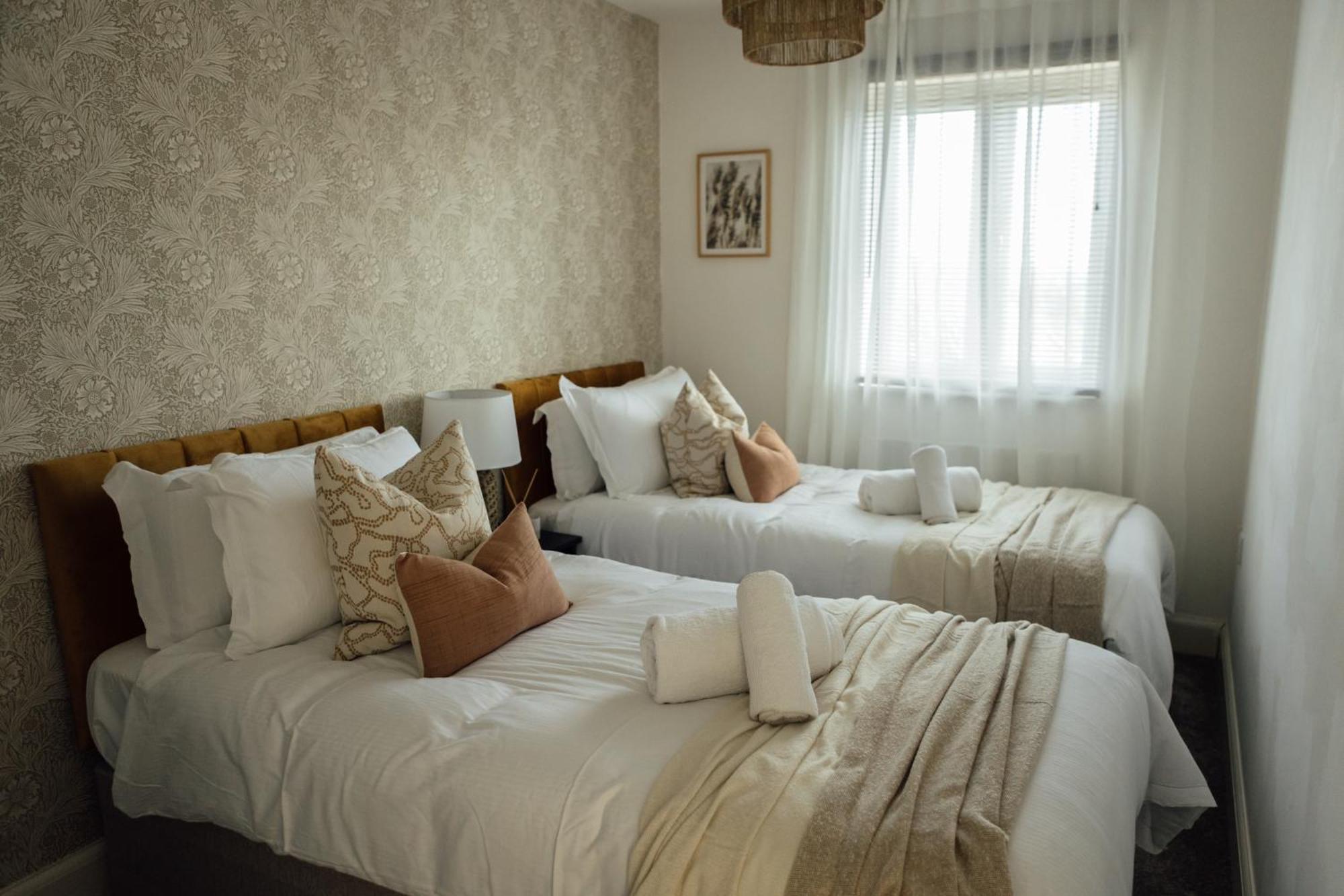 Vakantiehuis Great 3 Bedroom House In Ashford - Perfect For Contractors And Business Travellers Off-road Parking Secure Garage Fast Wifi Garden And Pets Allowed By Mesh *